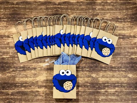 Cookie Monster Treat Bags Cookie Monster Party Bags, Cookie Monster Treat Bags, Cookie Monster Gift Bags, Cookie Monster Candy Bags, Cookie Monster Favors, Cookie Monster Birthday Party Decorations, Cookie Monster Food Ideas, Diy Cookie Monster Decorations, Cookie Monster Decorations