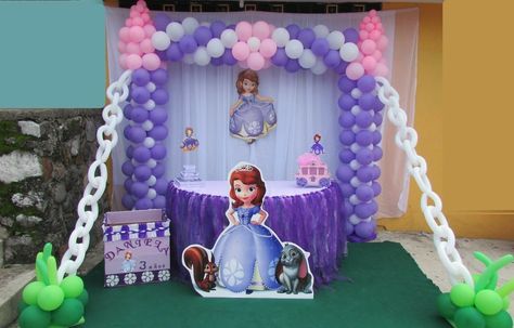 Princess Balloon Decorations, Princess Sofia Birthday Party Ideas, Princess Sofia Birthday, Princess Sofia Party, Sofia The First Party, Sofia The First Birthday Party, Princess Balloons, Princesa Sophia, Birthday Decorations At Home