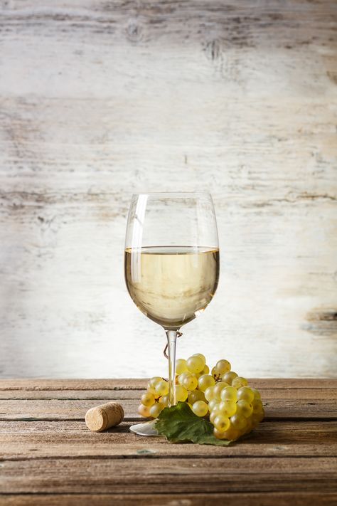 White Wine Bottle Photography, Wineglass Aesthetic, White Wine Photography, White Wine Aesthetic, Wine Glass Photography, Wine Bottle Photography, Wine Pics, Wine Photo, Wine Jokes