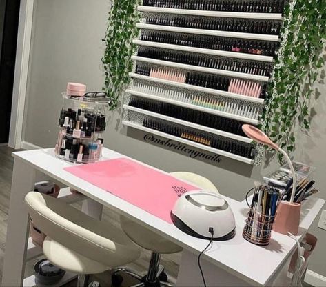 Nails Supplies Organization, Nails Business Aesthetic, Nail Tech Dream Job, Nail Station Aesthetic, Beginner Nail Tech Sets, Nail Artist Room Ideas, Nail Tech Bedroom, Nail Tech Aesthetic Set Up, Nail Job Aesthetic