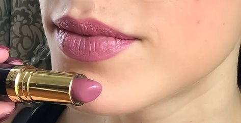 Revlon Sassy Mauve Mauve Lipstick Drugstore, Mauve Lipstick Makeup, Mauve Lipstick, Plum Lipstick, Kylie Makeup, Hard Candy Makeup, Simple Makeup Tips, Makeup Tricks, Lipstick Collection