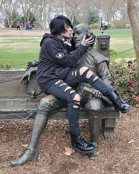 Flipping Off Pose Reference, Johnnie Guilbert Outfit, Mopey Goth Outfits, Johnnie Guilbert Funny, Emo 2000, Scene Guy, Emo People, Emo 2000s, Emo Men