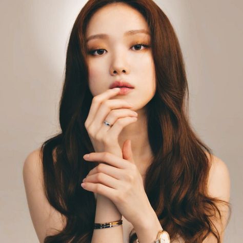 Lee Sung Kyung Makeup, Romantic Doctor Teacher Kim, Dr. Romantic, Mode Ulzzang, Korean Picture, Lee Sung Kyung, Miss Korea, Studio Poses, Sung Kyung