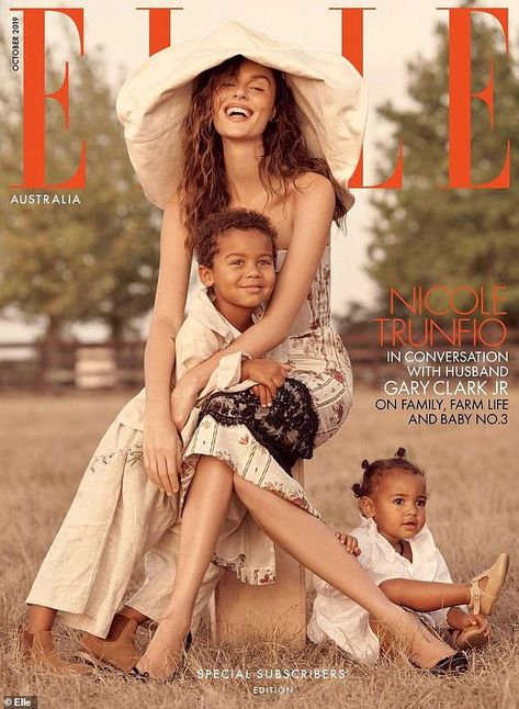 Family Portraits Editorial, Vogue Family Portrait, High Fashion Family Photoshoot, Editorial Family Photoshoot Studio, Vogue Family Photoshoot, Editorial Pictures, Family Editorial, All Black Outfits For Women, Nicole Trunfio