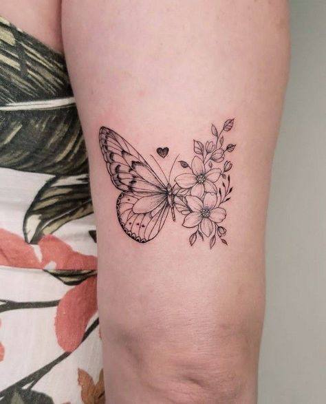 Butterfly With Flowers, Butterfly Tattoos For Women, Tattoos For Women Flowers, Forearm Tattoo Women, Classy Tattoos, Discreet Tattoos, Elegant Tattoos, Dope Tattoos, Simplistic Tattoos