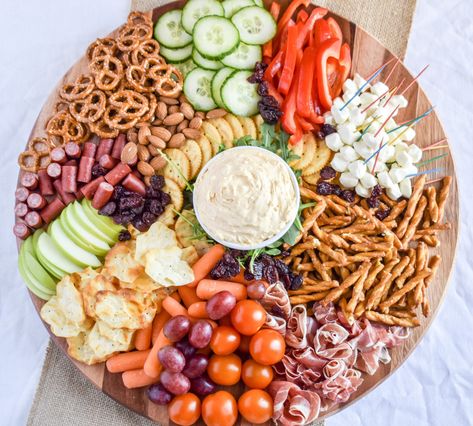 Cheese Ball Charcuterie Board, Easy Charcuterie Board, Easy Charcuterie, Cheese Ball Recipe, Carrot Fries, Snack Platter, Cheese Ball Recipes, Cheese Platter, Banana Chips