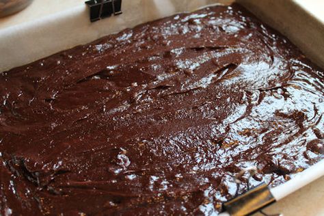 This brownie recipe will make 24 large brownies in a 13x9-inch pan. 13x9 Brownie Recipe, Fudge Brownie Recipe, Cookies And Cups, Nutella Fudge, Fudge Recipes Easy, Italian Espresso, Homemade Fudge, Fudge Easy, Homemade Brownies