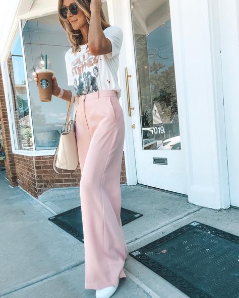 You had me at pink. 💕 These wide leg pants (under $100) are on the blog tonight! http://liketk.it/2x8ts @liketoknow.it #LTKunder100… Pink Trousers Outfit, Pink Pants Outfit, Dress Pants Outfits, Girls Spring Outfits, Wide Leg Pants Outfit, Quirky Style, Pink Trousers, Hi Fashion, Boho Tees