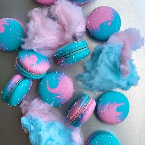 Cake With Macarons, Carnival Birthday Theme, Disco Cake, Macaroon Cookies, Peacock Pictures, Cotton Candy Flavoring, Pastel Cakes, Macaron Recipe, Cute Pastel Wallpaper