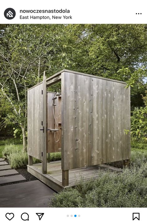 Hamptons Pool House, Hampton Pool, House In The Hamptons, Outside Showers, Moderne Pools, Outdoor Bathroom Design, Robert Young, Outdoor Toilet, Pool Shower