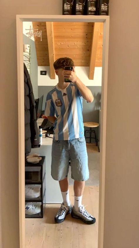 Soccer Jersey Outfit, Summer Jorts, Guy Outfits, Street Fashion Men Streetwear, Men Streetwear, Jersey Outfit, Dream Guy, Mens Streetwear, Y2k Fashion