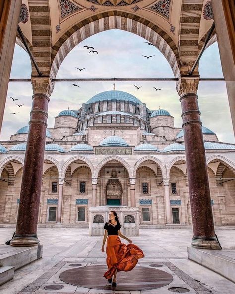 Aya Sofia Istanbul, Istanbul Tourist Attractions, Hagia Sophia Mosque, Sultan Ahmed Mosque, Aya Sofia, Blue Mosque Istanbul, Istanbul Tours, The Blue Mosque, Istanbul Travel