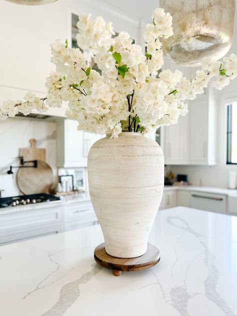 Love a good statement floral! Dining room Living room Kitchen Thislittlelifewebuilt Area rug Gallery wall Studio mcgee Target Target Home decor Kitchen Patio furniture McGee & co Chandelier Bar stools Console table Bedroom Vacation Walmart Pottery barn Follow my shop @thislittlelifewebuilt on the @shop.LTK app to shop this post and get my exclusive app-only content! #liketkit #LTKSeasonal #LTKFind #LTKhome @shop.ltk https://liketk.it/4fwTf Big Vases Decor Living Room, Big Vase Decorating Ideas, Large Vase Arrangements, Vases Decor Living Room, Large Flower Vase, Diy Vase Decor, Random Decor, Mcgee Target, Living Room Candles