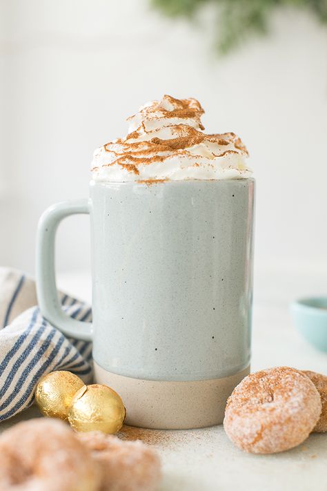 15 Delicious Coffee Drinks You Can Make at Home! - Sugar and Charm Snickerdoodle Coffee Recipe, Snickerdoodle Coffee, Creme Brulee Desserts, Italian Rainbow Cookies, French Vanilla Creamer, Coffee Flavors, French Vanilla Coffee, Easy Peanut Butter Cookies, Hazelnut Coffee