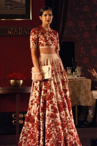 How to Wear High Waisted Lehenga Like a Pro • Keep Me Stylish Hp Outfit, Indian Bridal Wear Red, Crop Top Lehenga, Floral Lehenga, India Style, Lengha Choli, India Dress, Suits Dress, Salwar Kamiz