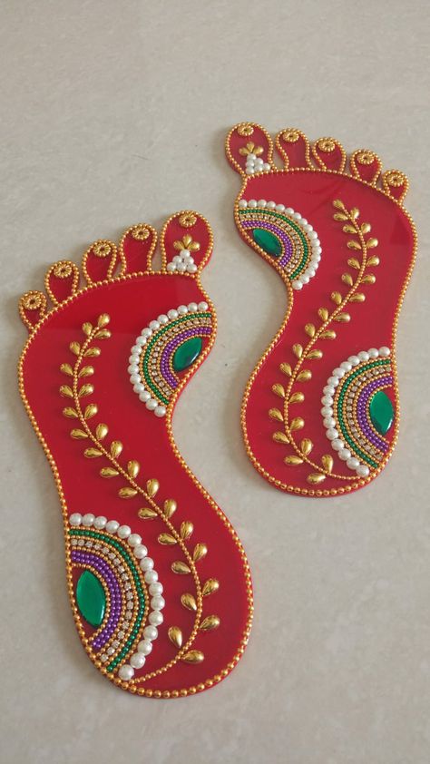 Deewali Decoration Ideas Diy, Art And Craft For Diwali, Crafts For Diwali Decoration, Acrylic Rangoli Designs, Diwali Craft Handmade, Laxmi Charan, Diwali Craft Ideas, Diwali Crafts, Kundan Rangoli