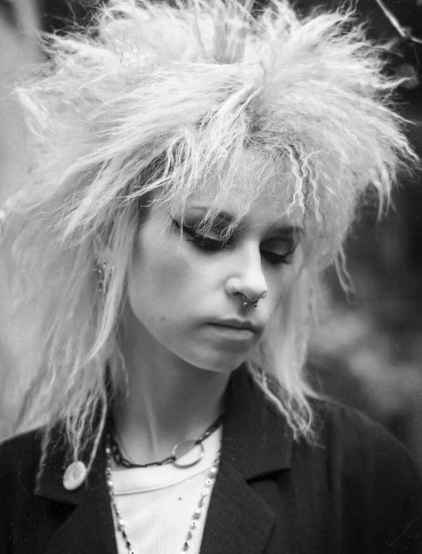 70s Punk Hair, 80s Punk Hair, Hairstyles Goth, 1980 Hairstyles, Cindy Wilson, Goth Stuff, 80s Goth, 70s Punk, Rock Hairstyles