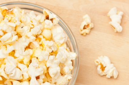 Popcorn makes a great snack, but can be a little mundane.  Chili, garlic, and cumin give this popcorn a kick! via @SparkPeople Chili Popcorn, 50s Party Ideas, Dark Fruit Cake Recipe, Spark People Recipes, Chunky Monkey Cookies, Spark Recipes, Orange Julius Recipe, Meals Under 500 Calories, Fats And Oils