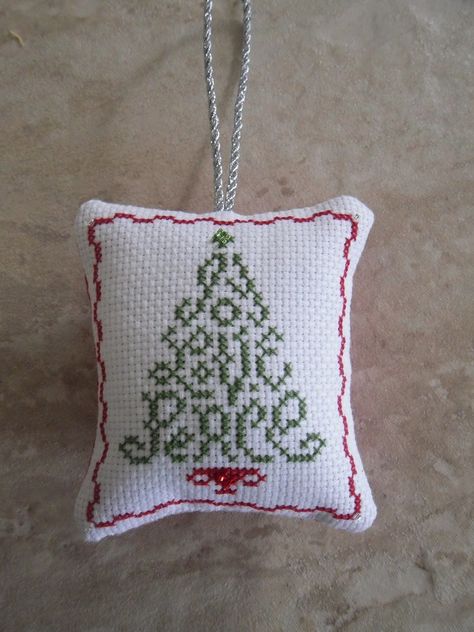 Simple Cat Cross Stitch Patterns, Happy New Year Cross Stitch Pattern, Cross Stitch Christmas Tree, Stitch Christmas Tree, Needlework Christmas, Xstitch Patterns, Holiday Cross Stitch, Xmas Cross Stitch, Cross Stitch Christmas