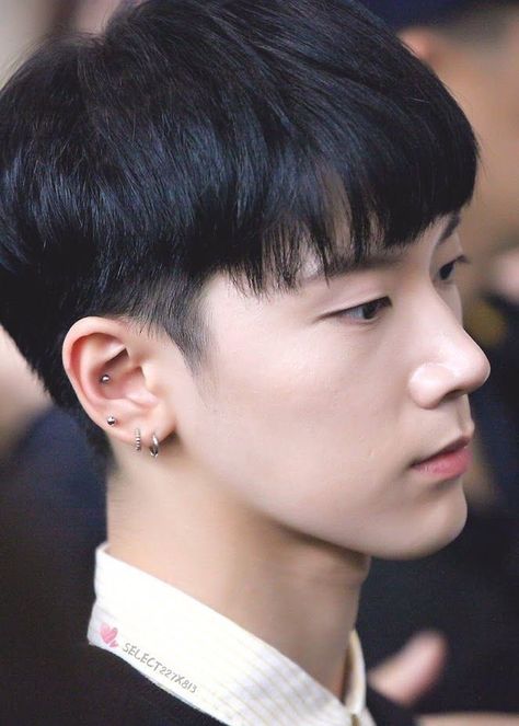 Triple Lobe Piercing, Men's Piercings, Korean Men Hairstyle, Ear Piercings Chart, Double Ear Piercings, Lucas Nct, Asian Hair, Helix Piercing, Ear Piercing