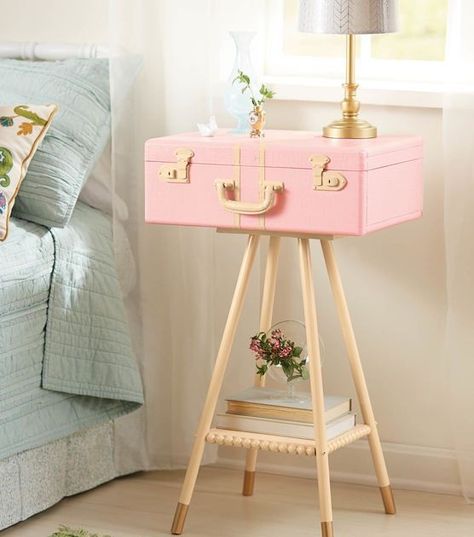 Suitcase Furniture, Suitcase Table, Suitcase Decor, Diy Suitcase, Unusual Home, Diy Casa, Home Goods Decor, Contemporary Home Decor, Recycled Furniture