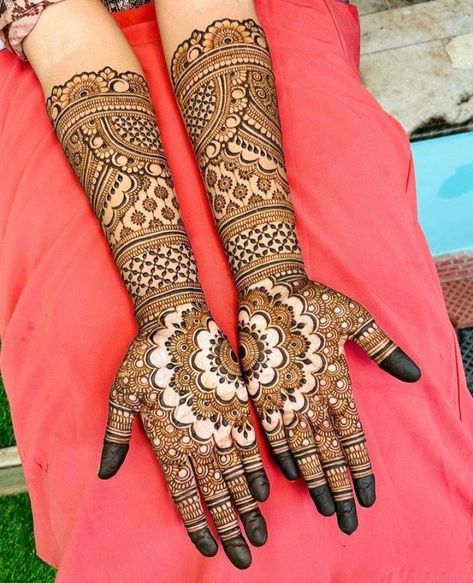 Heavy Mehandi Designs For Full Hands, Bridel Mehandi Full Hand Back Side, Traditional Bridal Mehandi, Bridal Mehndi Designs Unique Indian Weddings, Latest Mehndi Designs Wedding, Bridal Henna Design, Traditional Mehndi Designs, Beautiful Simple Mehndi Design, Short Mehndi Design