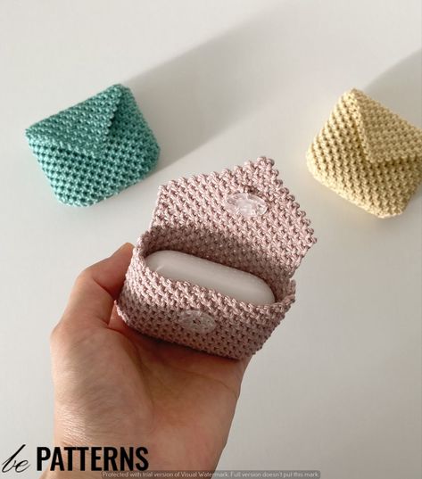 Master the Art of Crochet Phone Case Patterns – Tutorial Inside Coin Pouch Crochet, Crochet Pouch Ideas, Mini Pouch Crochet, Easy Crochet Pouch, Crochet Small Pouch, Crochet Coin Pouch, Crochet Card Pouch, Crochet Start, Crochet Small Purse