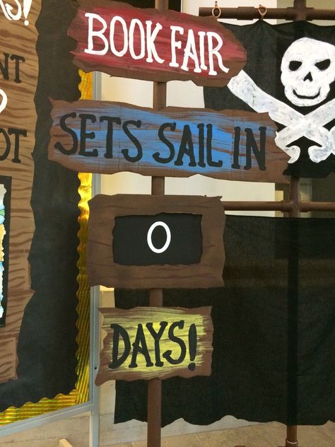 Scholastic Bookaneer Book Fair 2016 - We used Scholatic's pattern to make this sign and stand with PVC pipe spray painted brown and cardboard taped to the pole. Book Fair Ideas Display, Reading Week Ideas, Pirates School Theme, Pirate Theme Classroom, School Book Fair, Nautical Books, Ocean Books, Fair Theme, Scholastic Book Fair