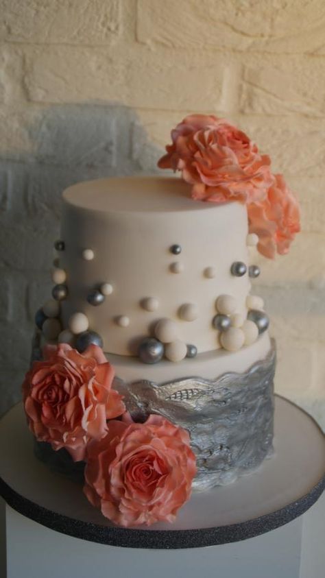 Peach Cake Design, Peach And Silver Wedding, Color Birthday Cake, Silver Cake, Peach Cake, Salmon Color, Cake Art, Silver Wedding, Layer Cake