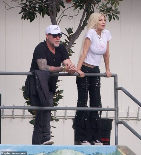 Tori Spelling and her ex-husband Dean McDermott had a shocking reunion on Thursday, marking the first time they were seen together in almost a year. The 50-year-old Beverly Hills, 90210… Delete Instagram, New Romance, Swat Team, Tori Spelling, Trailer Living, Rental House, Beverly Hills 90210, Punk Inspiration, New Girlfriend