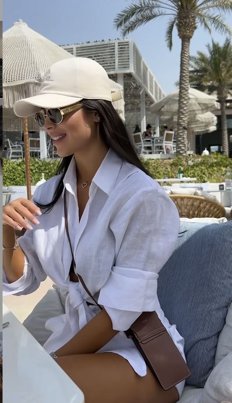 Decent Outfits For Women, Marbella Outfits, Look Con Short, Classy Outfits For Women, Cruise Outfits, Stylish Work Outfits, Outfits With Hats, Casual Style Outfits, Elegant Outfit