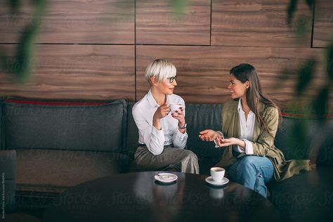 Casual Business Meeting by Studio Firma for Stocksy United Coffee Meeting, Brand Messaging, Business Photoshoot, Branding Photoshoot Inspiration, Corporate Photography, Business Portrait, Business Photos, Business Meeting, Branding Photoshoot