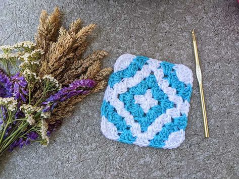 Free Crochet Diamond Granny Square Pattern - Crochet Bits Diamond Granny Square, Crochet Diamond, Granny Square Pattern Free, Square Crochet Pattern, Beautiful Composition, Granny Square Pattern, Pixel Crochet, Crochet Granny Square Blanket, Crochet Blocks