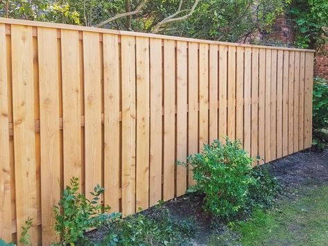 Fence Panels Ideas, Shadowbox Fence, Fence Panels Ideas Decor, Backyard Fence Design, Decorative Privacy Fence, Shadow Box Fence, Fence Backyard, Garden Fence Ideas, Easy Fence