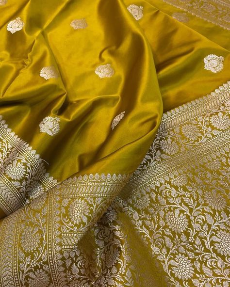 Pure Banarasi Mashru Handloom Silk Weaves by #Nandini_Silks #UNLIMITED_NANDINI Mashru Silk Saree, Silk Saree Wedding, Motive Design, Wedding Wear Saree, Motifs Design, Temple Decor, Blouse Stitching, Design Saree, Border Saree