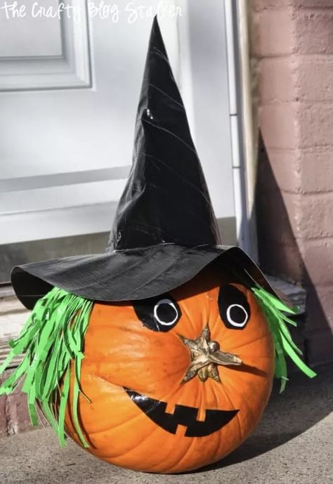 90 Pumpkin Decorating Ideas You Should Try This Year Witch Pumpkin Decorating, Vampire Craft, Creative Pumpkin Decorating Ideas, Bat Cookies, Pumpkin Cookies Decorated, Pumpkin Decorating Ideas, Creative Pumpkin Decorating, Scary Halloween Pumpkins, Halloween Party Decor Diy