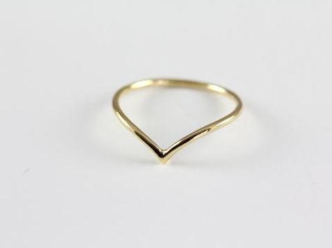 Chevron Stack Ring Dainty Rings Minimalist Jewelry, Rings Everyday, Hand Jewelry Rings, Emerald Stone Rings, Horseshoe Jewelry, Antique Jewellery Designs, Gold Rings Simple, Real Gold Jewelry, Stack Ring