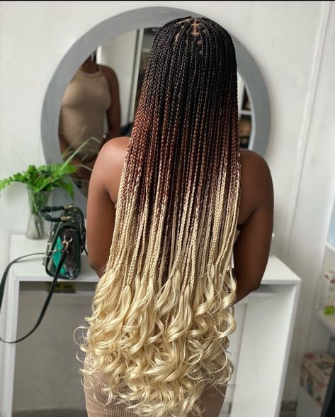 Black Blonde Ombre Braids, Mesh Hairstyle, Braided Hairstyles For Graduation, Blonde Braids For Black Women, Ombre Braids Black Women, Braids Black And Blonde, Curly Braids Hairstyles, Blonde And Black Braids, French Curls Braids Black Women