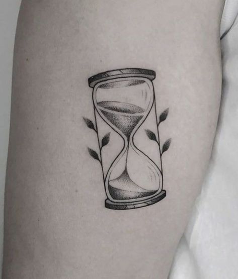 Color Hourglass Tattoo, Small Hour Glass Tattoos For Women, Hourglass Small Tattoo, Fine Line Hourglass Tattoo, Small Hour Glass Tattoo, Time In A Bottle Tattoo, Hourglass Tattoo Simple, Emo Tattoos For Women, Hourglass Tattoo Minimalist