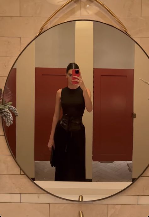 Kendall Jenner Japan, Kendall Outfits, Kendall Jenner Selfie, Kendall Jenner Outfits Casual, Kendall Jenner Aesthetic, Kendall Jenner Modeling, Jenner Girls, Famous Outfits, Kendall Jenner Outfits