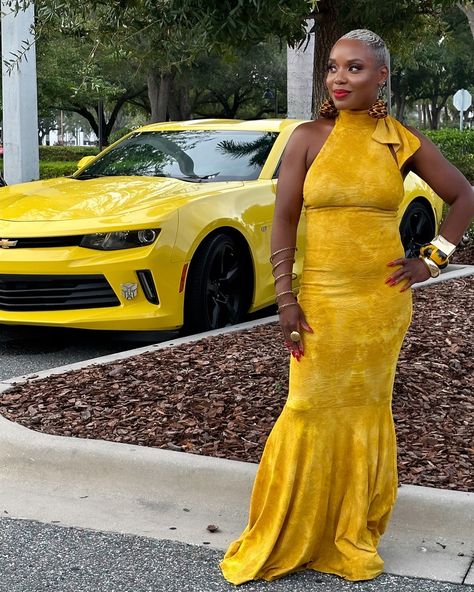 S☀️NSH✨NE G💫RL 👗 @fashionnova Accessories ✨ @trufacebygrace . . . . . . . . . 📸 @th3yluvgiuli 🔥 . . . . . . . . . #ootd #dressoftheday #grwm #maxidress #ankarafashion #statementearrings #explore #fyp Swirl Earrings, Confident Woman, Ankara Styles, Black And Yellow, Swirl Design, Red And Gold, Night Skies, Black N Yellow, Brunei