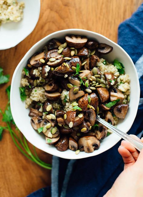 Roasted Mushrooms with Herbed Quinoa Herbed Quinoa, Mushroom Quinoa, Roasted Mushrooms, Quinoa Recipes, Amaranth, Vegetarian Recipes Healthy, Healthy Vegetarian, Yummy Sides, Light Recipes