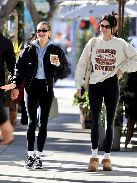 kendall - style & outfits 💋 on Twitter: "Kendall with Hailey today in Beverly Hills, CA ❤️‍🔥 https://t.co/YEgBQIGtGb" / Twitter Kendall Street Style, Kendall Bella, Bella Gigi, Hailey Baldwin Street Style, Pilates Outfit, Hailey Baldwin Style, Kendall Style, Easy Chic, Kylie Jenner Outfits