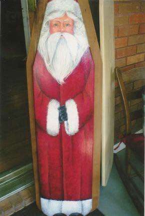 Santa Claus painted on a wooden ironing board!!!  Bebe'!!!  Such a great Santa Claus!!! Santa Ironing Board, Painted Ironing Board Santa, Painted Santas On Wood, Painted Ironing Board, Log Painting, Painted Santas, Santa Pics, Santa Paintings, Fence Pickets