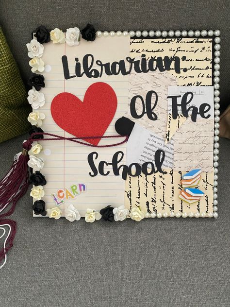 Library Graduation Cap, Librarian Graduation Cap, Science Grad Cap, Graduate Cap, College Grad Cap Ideas, Library Science, Grad Caps, Cap Ideas, School Librarian