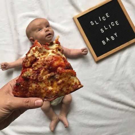 He's stolen a pizza my heart  // Inspired by @ allthatisshe's #objectsforoutfits series.   via @ jenniferatkinson Odin Pictures, Baby Picture Ideas, A Pizza My Heart, 6 Month Baby Picture Ideas, Boy Pics, Pregnancy Announcement Photoshoot, 1 Month Baby, Pizza My Heart, Newborn Ideas