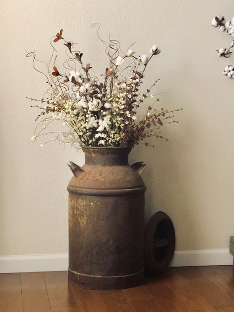 Galvanized milk can to use as vase for front porch or living room (basic farmhouse style flower arrangement or twigs, pine and berries for Christmas time) Vintage Watering Can Decor, Farmhouse Milk Jug Decor, Black Milk Jug Porch Decor, Milk Barrel Ideas, Milk Urn Ideas, Diy Old Milk Can Ideas, Milk Canister Decor, Milk Can Centerpiece, Flowers In A Milk Can