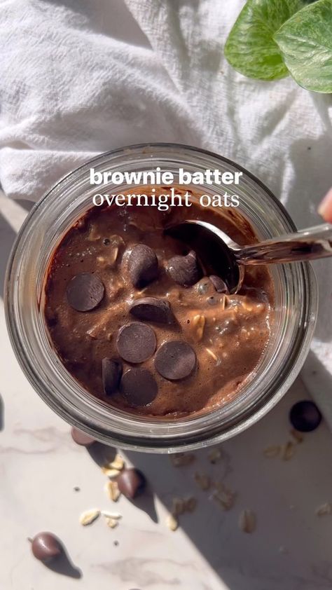 Overnight Oats Brownie Batter, Brownie Overnight Oats, Plant Based Overnight Oats, Brownie Batter Overnight Oats, Overnight Oats Chocolate, Best Overnight Oats Recipe, Chocolate Overnight Oats, Overnight Oats Recipe Healthy, Overnight Oats Healthy