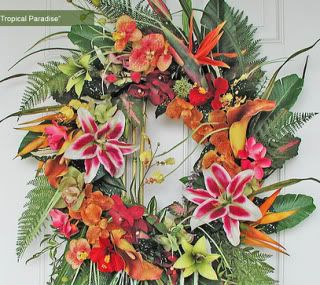 Reminds me of Hawaii.... Tropical Wreaths For Front Door, Brazil Christmas, Tropical Christmas Decorations, Tiki Christmas, Hawaiian Wreath, Hawaii Christmas, Tropical Wreath, Floral Door Wreaths, Florida Christmas