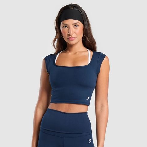 Gymshark trendy crop top Atx Aesthetic, Casual Active Wear Outfits, Sweat Shorts Women, Soccer Aesthetic, Athletic Dresses, Gymshark Shorts, Trendy Crop Top, Gym Crop Top, Athletic Tops